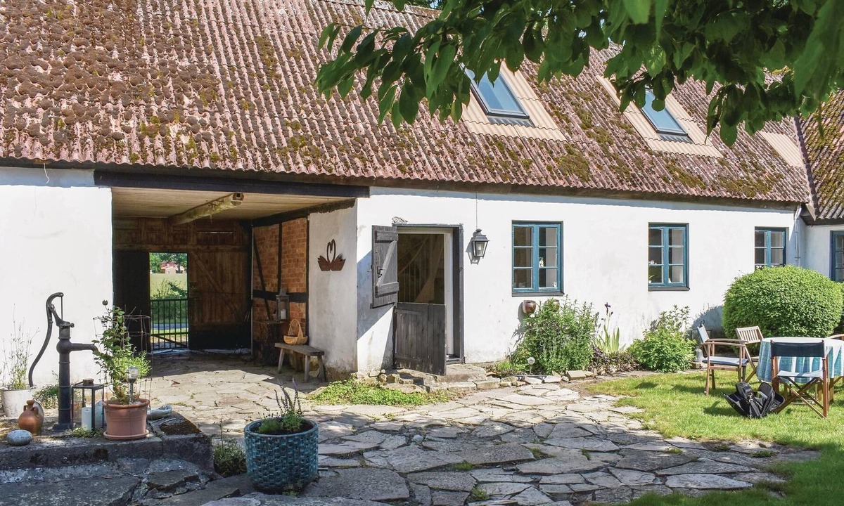 Simrishamn House | A beautiful accommodation on a farm, 10 minutes from Simrishamn.