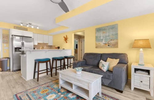 Newburyport Apartment | 10 Mins From Downtown | Walk to Beach & Lighthouse