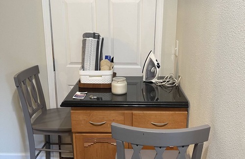 Paine Field-Lake Stickney House | Adorable fully remodeled Suite with Kitchen and office area