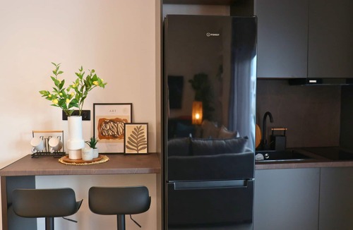 Petralona Apartment | The Philosopher's Abode