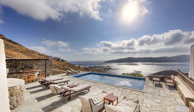 10 Stars Infinity Sea View Villa With Private Pool At Beach Walking Distance in mikonos