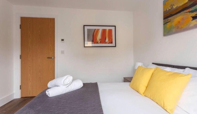 2 Bedroom Apartment Chapel Riverside at Goshen Property Serviced Accommodation Southampton, Free WiFi & Parking in Southampton
