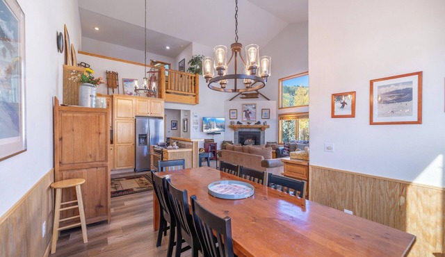 4BR/3 Bath Townhome in the Keystone Ski Area. Private hot tub. Walk to lifts. in Keystone