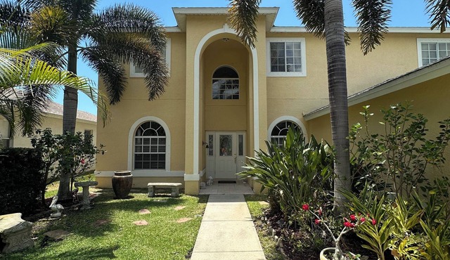 5 Bedroom House on golf course with pool after big reconstruction! in Estero