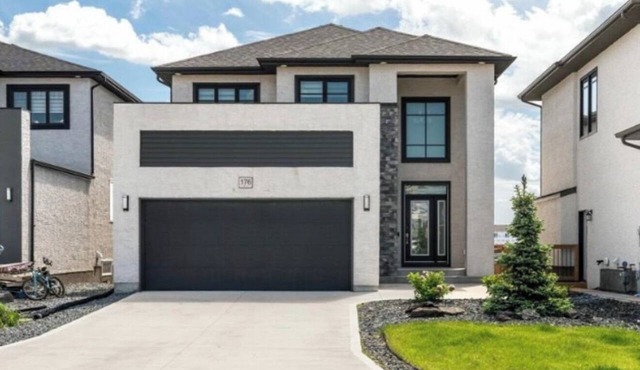 6 BEDROOM MAGNIFICENT STYLISH ESCAPE in Winnipeg