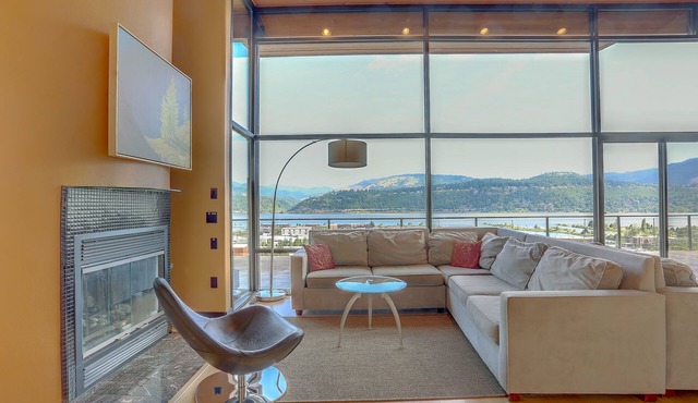 Alizes - Luxury, Flagship Best Gorge Views, Downtown, Theater Room, Exceptional in Hood River