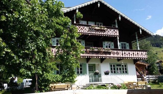 Apartment "Emerald" in traditional Austrian wooden chalet in Mühlbach