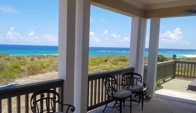 Beach House w/Hot-Tub & Spectacular Ocean Views! in Long Island