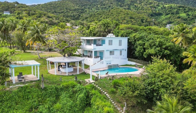 Beachfront House in Maunabo w/Pool & Views in Maunabo