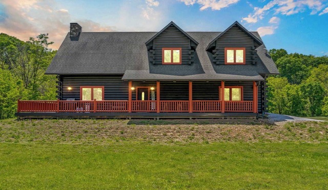Black Lodge Cabin on Big Sugar, Easy access to NWA in Rogers