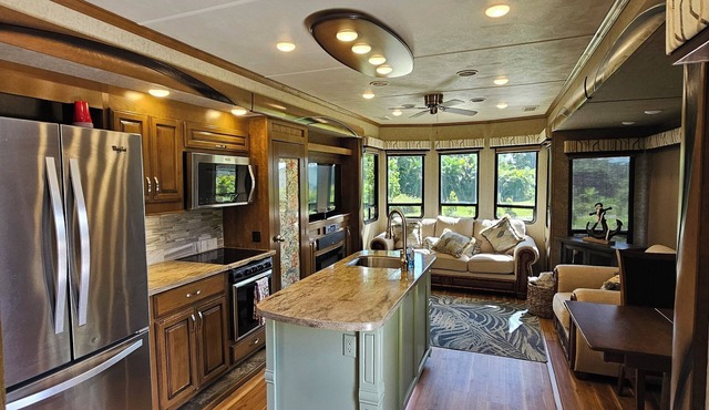 Camper on peaceful gated property. in North Fort Myers