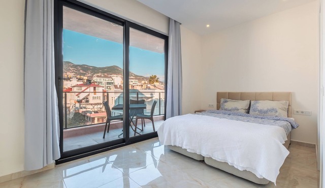 Charming 2-bedroom apartment with WiFi, AC in soothing Antalya in Antalya