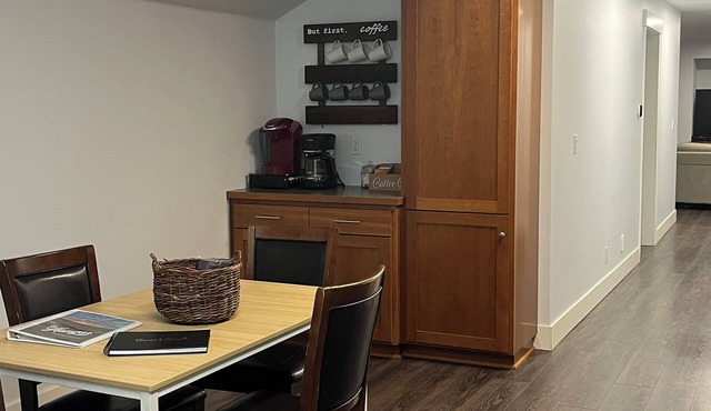 Charming 2-bedroom attached apartment with AC, WiFi in adorable Creswell in Creswell