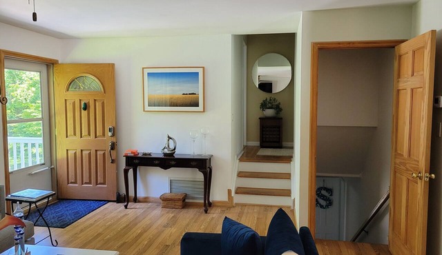 Charming Split-Level House with heated pool, hot tub & a brand-new septic system in Hampton Bays