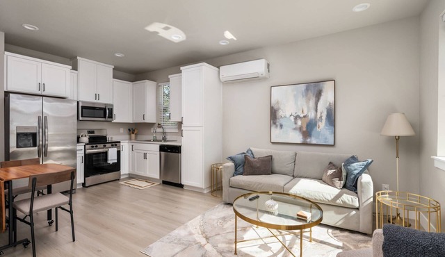 Chiquita Bonita | Brand New, Stylish & Spotless, Pet Friendly, Walk to Park, Minutes from Downtown in Tigard