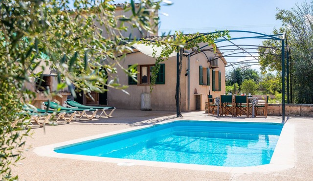 Country Home Sa Torreta with Pool, Terrace, Wi-Fi & Air Conditioning in Algaida