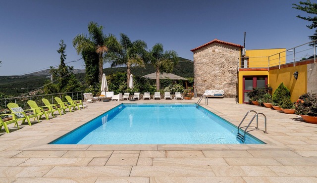 Country House 'Eido Da Devesa' with Mountain View, Heated Pool and Wi-Fi in Bárrio