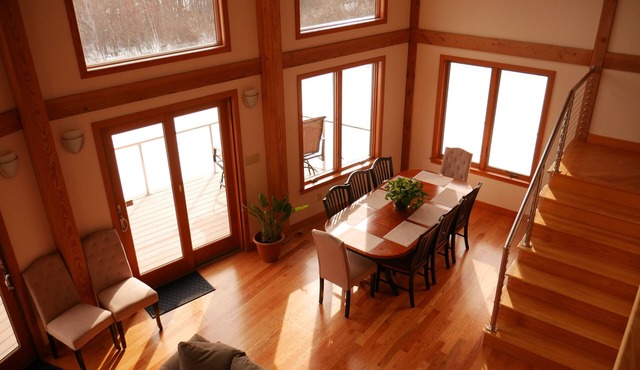 Cozy Valley View Post & Beam Villa! in Whately