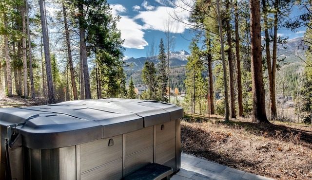 Dyer Trail Long Stay: Spacious Home w/Mountain Views in Breckenridge