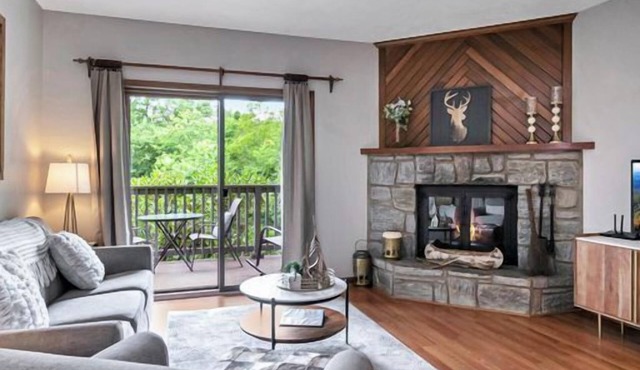 Finch 3 | Fireplace, Restaurant, Pool, Spa in BLOWING ROCK