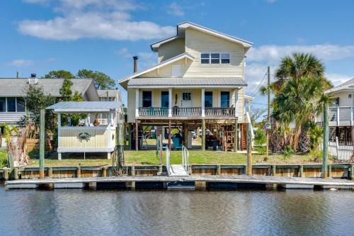 Fish & Paddle: Home Near Shell Point Beach! in Crawfordville