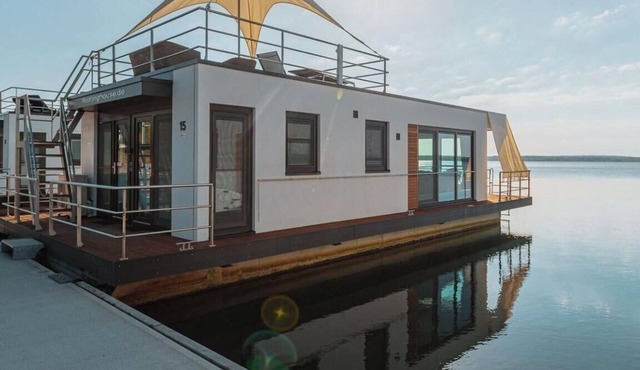 Floatinghouse Möweninsel: fantastic lake view with terrace in Vetschau/Spreewald