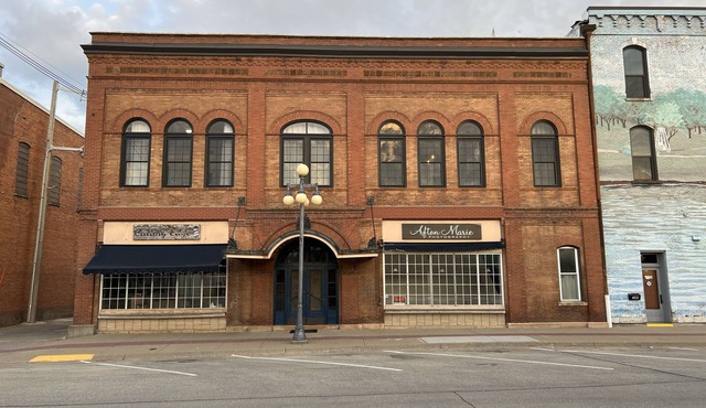 Four Eleven Suites a Vintage Renovation in Downtown Vinton in Vinton