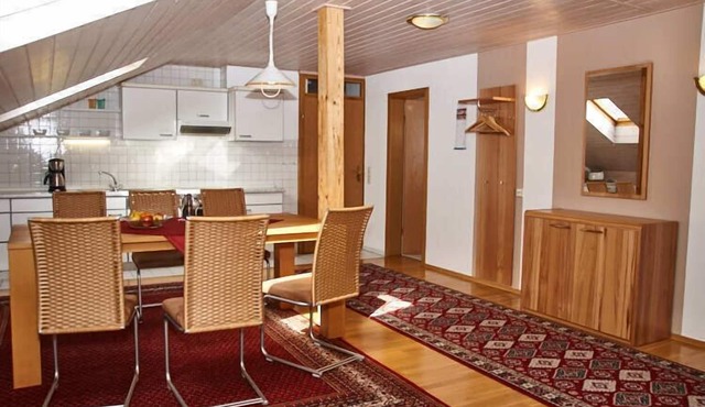 Großzügige Ferienwohnung mit Dachterrasse und Garten in Riedenburg-Frauenberghausen