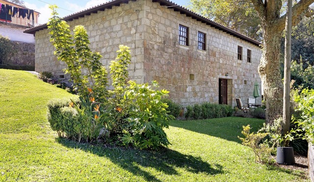 Holiday Home 'Do Sobreiro' with Mountain View, Private Pool and Wi-Fi in Freixieiro de Soutelo