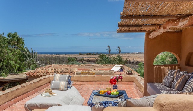 Holiday Home 'Oasis San Martin El Cotillo' with Mountain Views, Private Terrace & Wi-Fi in El Cotillo