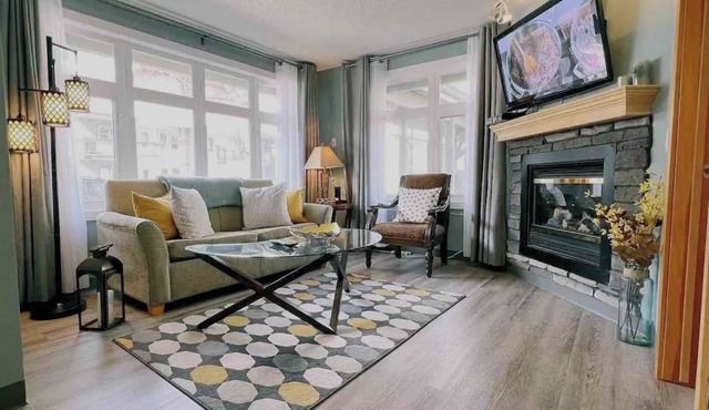 Light&Bright Rocky Getaway/KingBed/Parking/Gym in Canmore