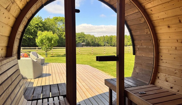 🌾Luxury Barn Escape with Sauna & Cold Plunge | Sleeps 8 | Near York 🧖‍♀️🦙🌳 in York