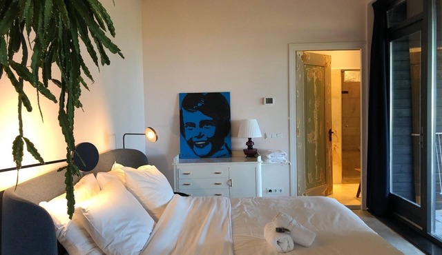 Luxury vacation studio near the Wadden Sea with private sauna. in Lioessens