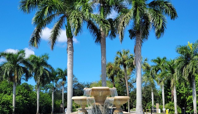 Modern 2 bedroom/2 bath condo with pool, and free golf in delightful Estero. in Estero