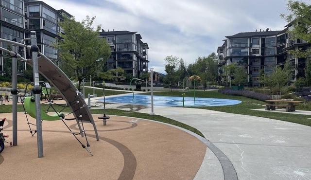 Modern & Comfy 2 bedroom Condo in Langley | Close to Highway 1 in Langley