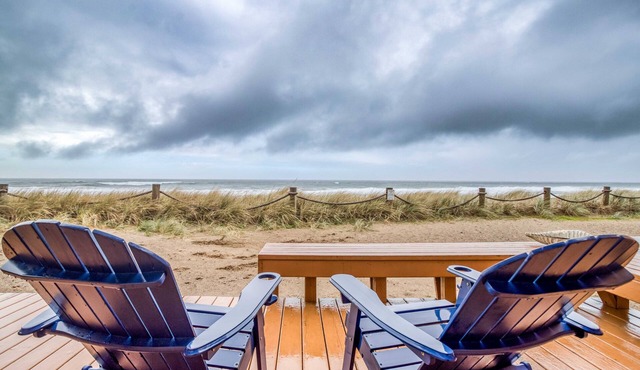 Oceanfront Neskowin Beauty with Easy Beach Access! in Neskowin