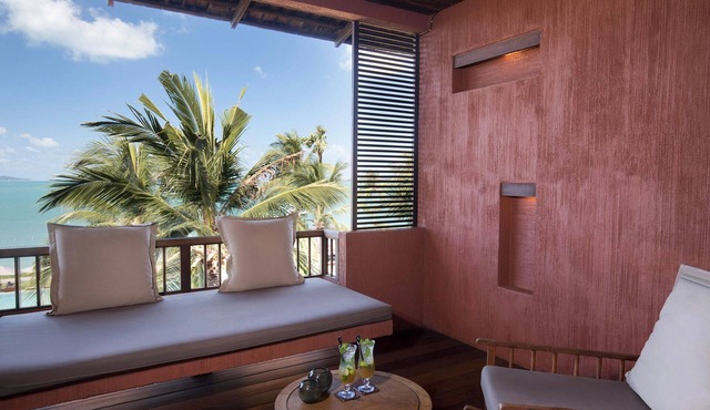 Oceanfront Retreat with Balcony, Pool, Gym & Stunning Sunset Views in Amphoe Ko Samui