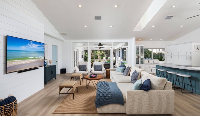 Olde Naples Beach House. Newly renovated, walk to beach and Four Seasons Resort in Naples