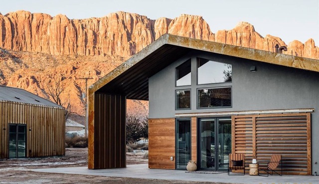 Panoramic Views I Open Concept Floorplan I Private Hot Tub I Ample Parking in Moab