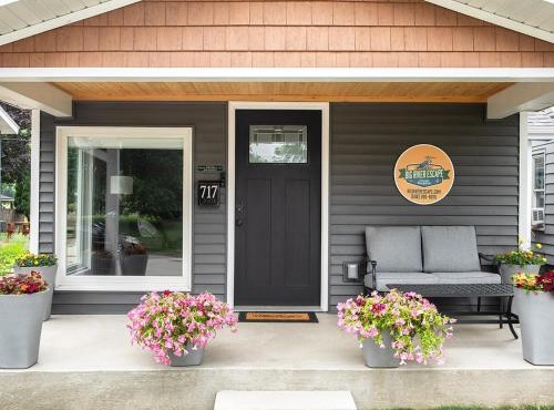 Parkside Pet Friendly Bungalow in Winona