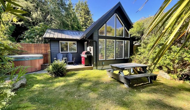 Private Oceanfront Cabin And Hot Tub! - Gww in Ucluelet