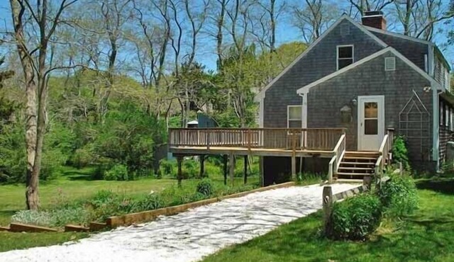Relax & Enjoy The Garden House (1693) in Wellfleet