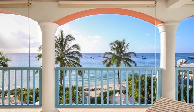 Romantic Beachfront Condo for Two - Villas 305 in Holetown
