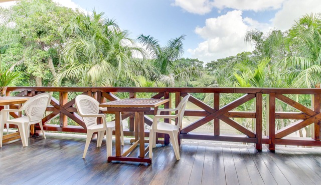 Romantic Suite on Riverfront Property with WiFi, AC & On-Site Pool/Dining in San Ignacio