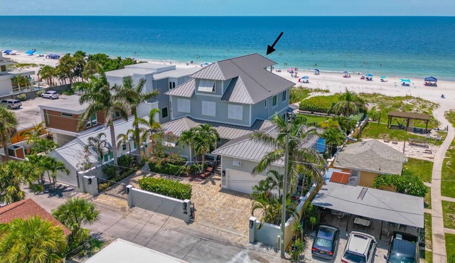 Spacious 6-bedroom Oceanfront Beach house w/private pool in Indian Rocks Beach in Indian Rocks Beach