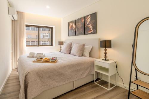 Spacious & Stylish Flat with Garage by HostWise in Porto