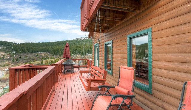 Starlink 100+Mbps, HOT TUB, TempurPedic beds, DOGS, cozy cabin 15 min from Breck in Breckenridge