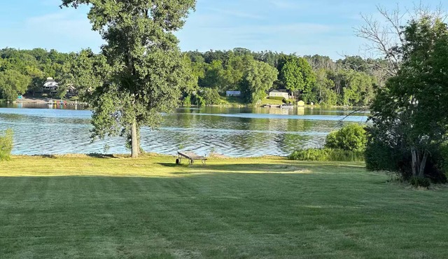Tranquil Lakefront Cottage in Greater Napanee