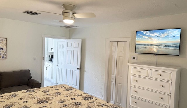 Venice Villas 1BR – King & Lanai Sleeps 4 in Venice