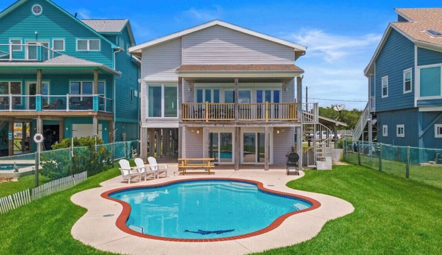 Waterfront Bay Home with Pool & Private Pier in Kemah Area